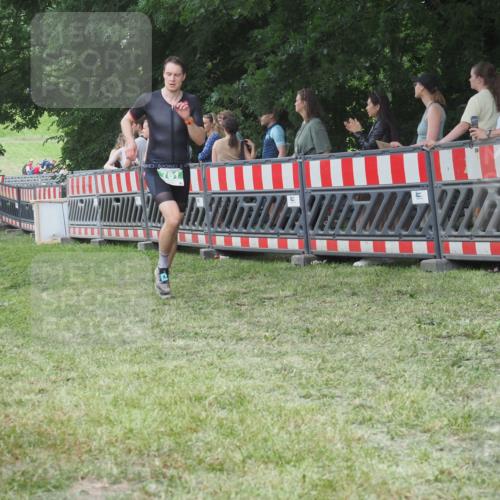 21.06.2025 - 27. Vierlanden-Triathlon KatJ http://msf.ph/oto/8015505 15.06.2025 13:13:23 Ziel 723, 761, 778 meine-sportfotos.de