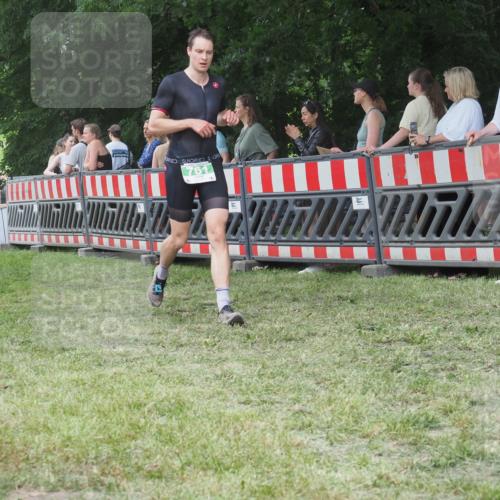 21.06.2025 - 27. Vierlanden-Triathlon KatJ http://msf.ph/oto/8015511 15.06.2025 13:13:24 Ziel 723, 761, 778 meine-sportfotos.de
