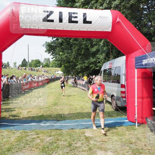 21.06.2025 - 27. Vierlanden-Triathlon MichiJ http://msf.ph/oto/8015533 15.06.2026 11:32:12 Ziel 183 meine-sportfotos.de