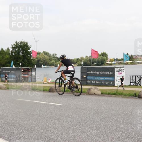 21.06.2025 - 27. Vierlanden-Triathlon H.Heesch http://msf.ph/oto/8015550 15.06.2025 12:03:40 Radfahren 911, 917, 933 meine-sportfotos.de