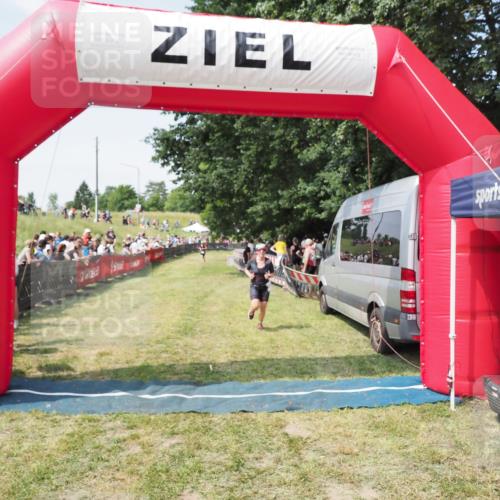 21.06.2025 - 27. Vierlanden-Triathlon MichiJ http://msf.ph/oto/8015580 15.06.2026 11:32:16 Ziel 183, 554 meine-sportfotos.de