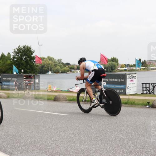 21.06.2025 - 27. Vierlanden-Triathlon H.Heesch http://msf.ph/oto/8015587 15.06.2025 12:03:57 Radfahren 151, 638 meine-sportfotos.de