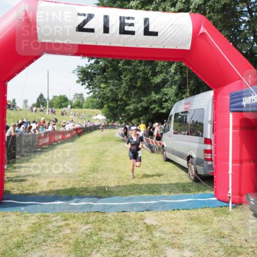 21.06.2025 - 27. Vierlanden-Triathlon MichiJ http://msf.ph/oto/8015589 15.06.2026 11:32:17 Ziel 183, 554 meine-sportfotos.de