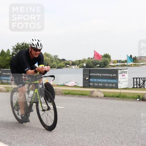 21.06.2025 - 27. Vierlanden-Triathlon H.Heesch http://msf.ph/oto/8015593 15.06.2025 12:03:57 Radfahren 151, 638 meine-sportfotos.de