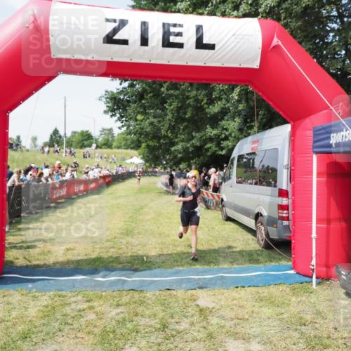 21.06.2025 - 27. Vierlanden-Triathlon MichiJ http://msf.ph/oto/8015613 15.06.2026 11:32:17 Ziel 183, 554 meine-sportfotos.de
