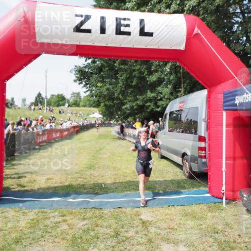 21.06.2025 - 27. Vierlanden-Triathlon MichiJ http://msf.ph/oto/8015648 15.06.2026 11:32:17 Ziel 183, 554 meine-sportfotos.de