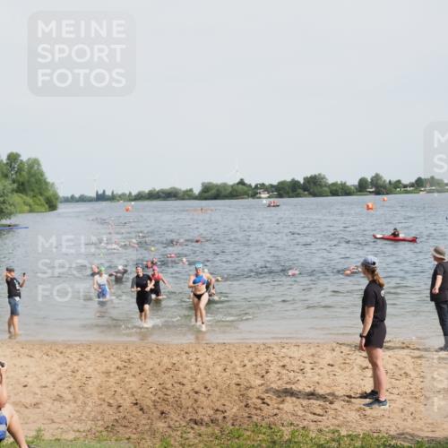 21.06.2025 - 27. Vierlanden-Triathlon MichiJ http://msf.ph/oto/8015658 15.06.2026 10:16:42 Schwimmen 501, 516, 604, 633 meine-sportfotos.de