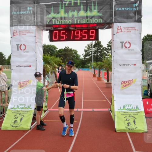 15.06.2025 - 7 Türme Triathlon Michael Strokosch http://msf.ph/oto/8015665 15.06.2025 15:19:59 Ziel 257 meine-sportfotos.de
