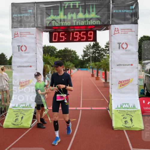 15.06.2025 - 7 Türme Triathlon Michael Strokosch http://msf.ph/oto/8015670 15.06.2025 15:19:59 Ziel 257 meine-sportfotos.de