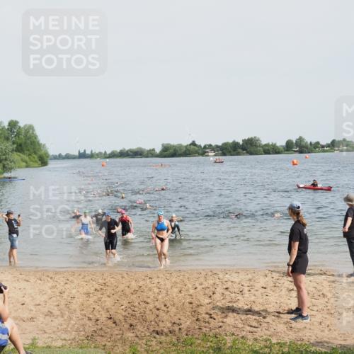 21.06.2025 - 27. Vierlanden-Triathlon MichiJ http://msf.ph/oto/8015674 15.06.2026 10:16:43 Schwimmen 501, 516, 604, 633 meine-sportfotos.de