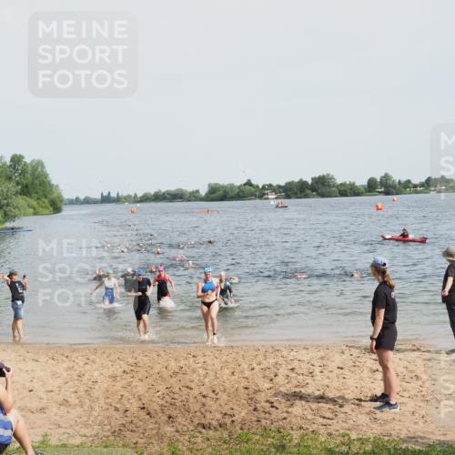 21.06.2025 - 27. Vierlanden-Triathlon MichiJ http://msf.ph/oto/8015686 15.06.2026 10:16:43 Schwimmen 501, 516, 604, 633 meine-sportfotos.de