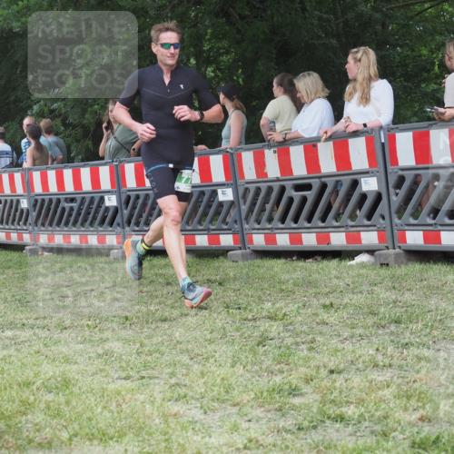 21.06.2025 - 27. Vierlanden-Triathlon KatJ http://msf.ph/oto/8015705 15.06.2025 13:13:32 Ziel 778 meine-sportfotos.de