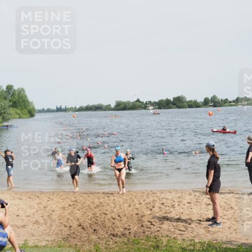 21.06.2025 - 27. Vierlanden-Triathlon MichiJ http://msf.ph/oto/8015706 15.06.2026 10:16:44 Schwimmen 501, 516, 604, 633 meine-sportfotos.de