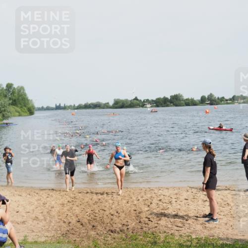 21.06.2025 - 27. Vierlanden-Triathlon MichiJ http://msf.ph/oto/8015711 15.06.2026 10:16:44 Schwimmen 501, 516, 604, 633 meine-sportfotos.de