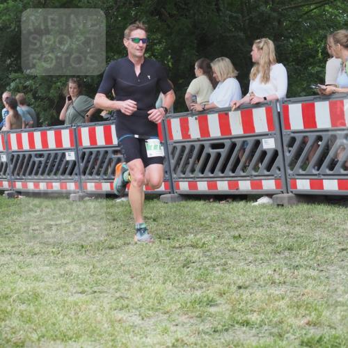 21.06.2025 - 27. Vierlanden-Triathlon KatJ http://msf.ph/oto/8015722 15.06.2025 13:13:32 Ziel 778 meine-sportfotos.de