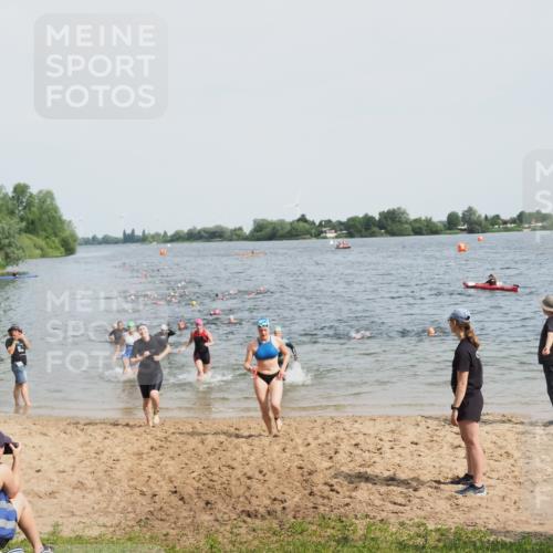 21.06.2025 - 27. Vierlanden-Triathlon MichiJ http://msf.ph/oto/8015726 15.06.2026 10:16:44 Schwimmen 501, 516, 604, 633 meine-sportfotos.de