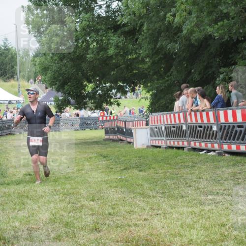 21.06.2025 - 27. Vierlanden-Triathlon KatJ http://msf.ph/oto/8015750 15.06.2025 13:13:48 Ziel 134 meine-sportfotos.de