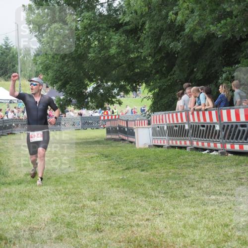 21.06.2025 - 27. Vierlanden-Triathlon KatJ http://msf.ph/oto/8015780 15.06.2025 13:13:48 Ziel 134 meine-sportfotos.de