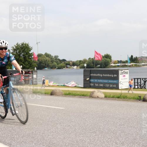 21.06.2025 - 27. Vierlanden-Triathlon H.Heesch http://msf.ph/oto/8015816 15.06.2025 12:04:16 Radfahren 19, 695, 736, 880, 932 meine-sportfotos.de