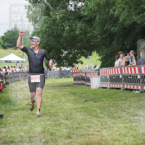 21.06.2025 - 27. Vierlanden-Triathlon KatJ http://msf.ph/oto/8015817 15.06.2025 13:13:49 Ziel 134 meine-sportfotos.de