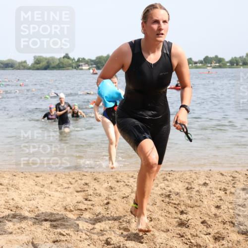 15.06.2025 - 27. Vierlanden-Triathlon Lena Gebhardt http://msf.ph/oto/8015824 15.06.2025 10:15:10 Schwimmen 480, 507, 528, 555, 587, 592, 597, 605, 635 meine-sportfotos.de