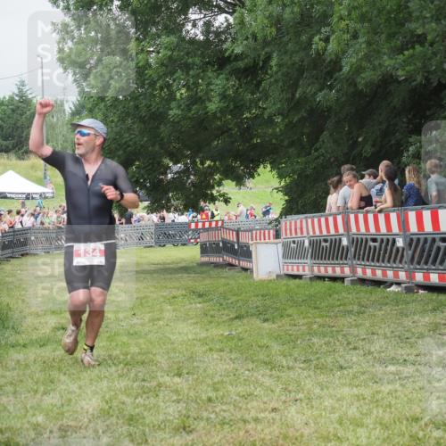 21.06.2025 - 27. Vierlanden-Triathlon KatJ http://msf.ph/oto/8015827 15.06.2025 13:13:49 Ziel 134 meine-sportfotos.de