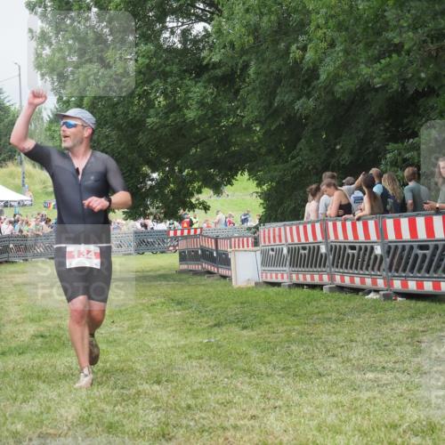 21.06.2025 - 27. Vierlanden-Triathlon KatJ http://msf.ph/oto/8015856 15.06.2025 13:13:49 Ziel 134 meine-sportfotos.de