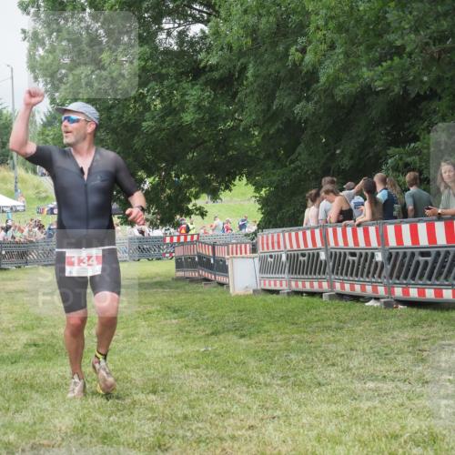 21.06.2025 - 27. Vierlanden-Triathlon KatJ http://msf.ph/oto/8015871 15.06.2025 13:13:49 Ziel 134 meine-sportfotos.de