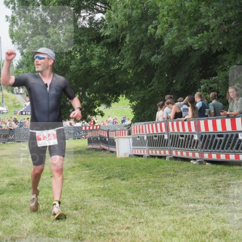 21.06.2025 - 27. Vierlanden-Triathlon KatJ http://msf.ph/oto/8015889 15.06.2025 13:13:49 Ziel 134 meine-sportfotos.de