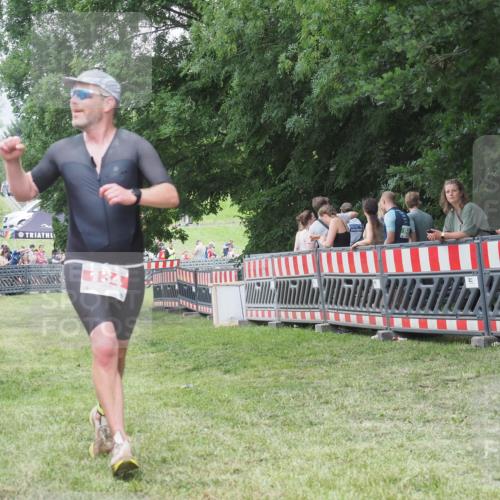 21.06.2025 - 27. Vierlanden-Triathlon KatJ http://msf.ph/oto/8015904 15.06.2025 13:13:50 Ziel 134 meine-sportfotos.de