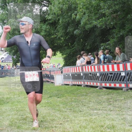 21.06.2025 - 27. Vierlanden-Triathlon KatJ http://msf.ph/oto/8015917 15.06.2025 13:13:50 Ziel 134 meine-sportfotos.de