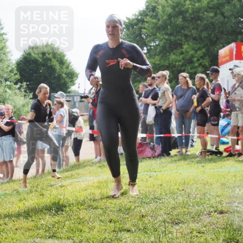 15.06.2025 - 27. Vierlanden-Triathlon KatJ http://msf.ph/oto/8015926 15.06.2025 10:15:49 Schwimmen 483, 505, 509, 564, 577, 590, 630 meine-sportfotos.de