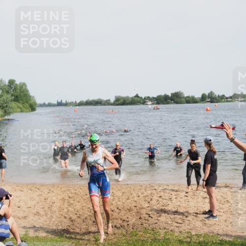 21.06.2025 - 27. Vierlanden-Triathlon MichiJ http://msf.ph/oto/8015929 15.06.2026 10:16:53 Schwimmen 471, 484, 501, 516, 551, 566, 595, 604, 610, 633 meine-sportfotos.de
