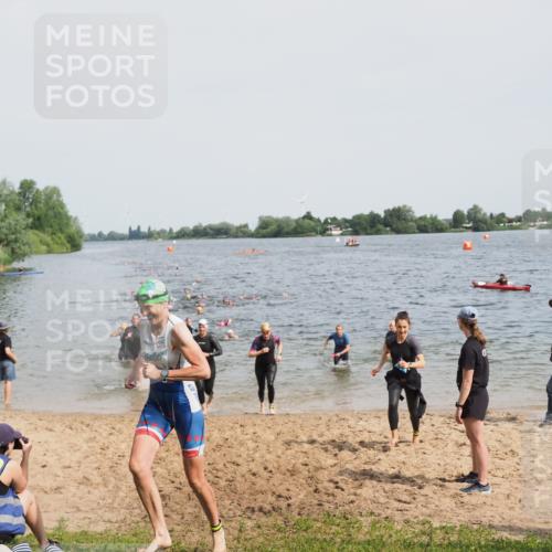21.06.2025 - 27. Vierlanden-Triathlon MichiJ http://msf.ph/oto/8015940 15.06.2026 10:16:53 Schwimmen 471, 484, 501, 516, 551, 566, 595, 604, 610, 633 meine-sportfotos.de