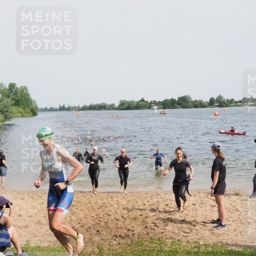 21.06.2025 - 27. Vierlanden-Triathlon MichiJ http://msf.ph/oto/8015947 15.06.2026 10:16:54 Schwimmen 471, 484, 501, 516, 551, 566, 595, 604, 610, 633 meine-sportfotos.de