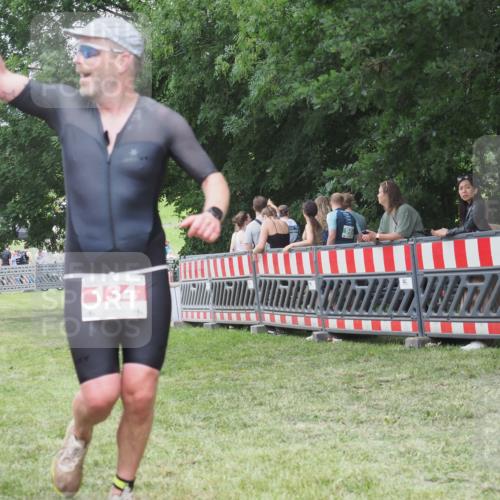21.06.2025 - 27. Vierlanden-Triathlon KatJ http://msf.ph/oto/8015959 15.06.2025 13:13:50 Ziel 134 meine-sportfotos.de