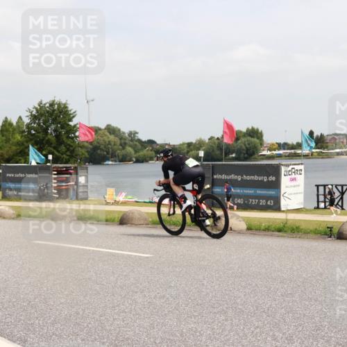 21.06.2025 - 27. Vierlanden-Triathlon H.Heesch http://msf.ph/oto/8015960 15.06.2025 12:04:23 Radfahren 19, 792, 804, 880, 901, 954 meine-sportfotos.de