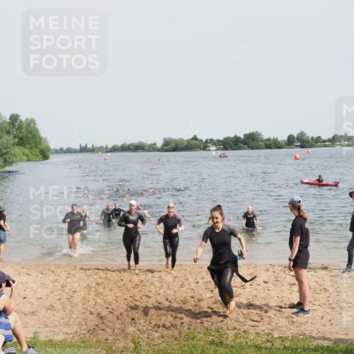 21.06.2025 - 27. Vierlanden-Triathlon MichiJ http://msf.ph/oto/8015963 15.06.2026 10:16:54 Schwimmen 471, 484, 501, 516, 551, 566, 595, 604, 610, 633 meine-sportfotos.de