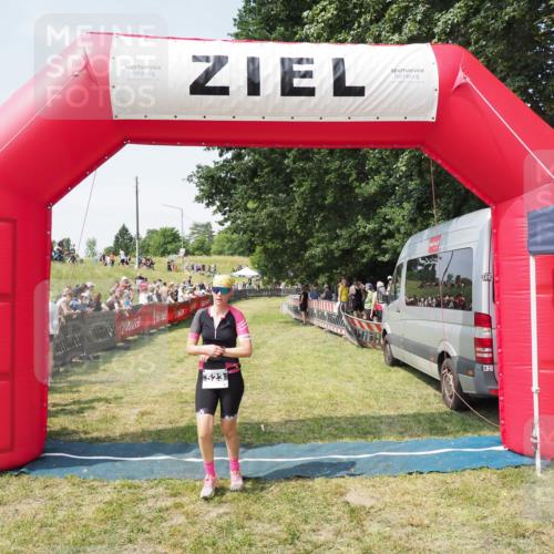 21.06.2025 - 27. Vierlanden-Triathlon MichiJ http://msf.ph/oto/8015986 15.06.2026 11:32:27 Ziel 523 meine-sportfotos.de