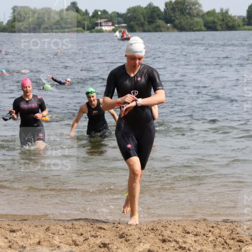 15.06.2025 - 27. Vierlanden-Triathlon Lena Gebhardt http://msf.ph/oto/8015989 15.06.2025 10:15:14 Schwimmen 480, 507, 542, 555, 579, 587, 597, 613, 631, 635 meine-sportfotos.de