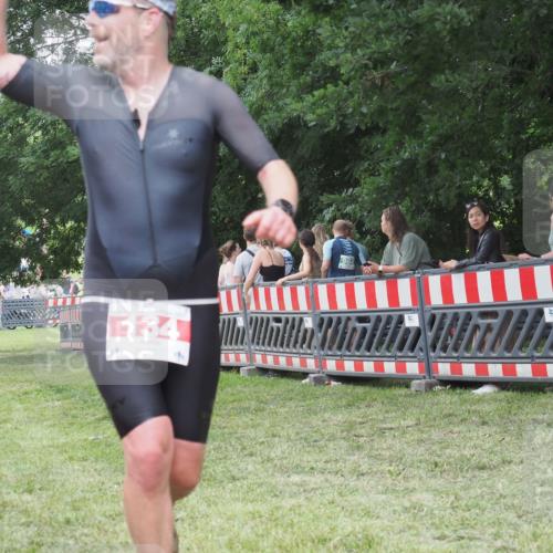 21.06.2025 - 27. Vierlanden-Triathlon KatJ http://msf.ph/oto/8015996 15.06.2025 13:13:50 Ziel 134 meine-sportfotos.de