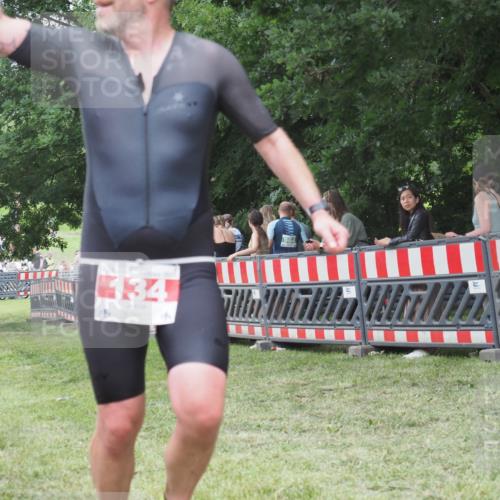 21.06.2025 - 27. Vierlanden-Triathlon KatJ http://msf.ph/oto/8016011 15.06.2025 13:13:50 Ziel 134 meine-sportfotos.de