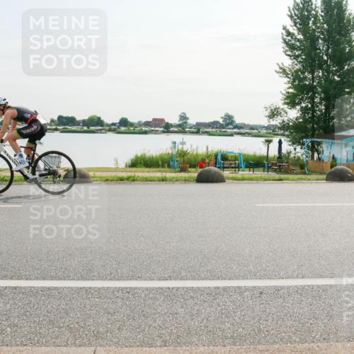 15.06.2025 - 27. Vierlanden-Triathlon H.Heesch http://msf.ph/oto/8016042 15.06.2025 09:12:02 Radfahren 46, 49, 85, 186, 210, 220 meine-sportfotos.de