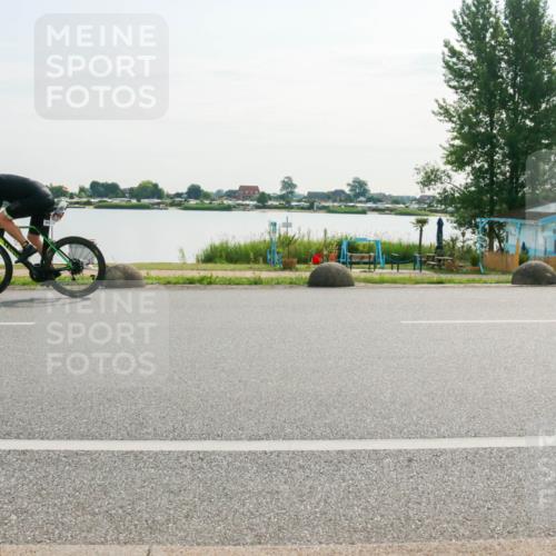 15.06.2025 - 27. Vierlanden-Triathlon H.Heesch http://msf.ph/oto/8016115 15.06.2025 09:12:35 Radfahren 151, 159 meine-sportfotos.de