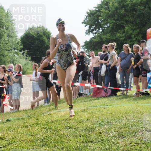 15.06.2025 - 27. Vierlanden-Triathlon KatJ http://msf.ph/oto/8016129 15.06.2025 10:15:52 Schwimmen 483, 505, 509, 564, 577, 590, 630 meine-sportfotos.de