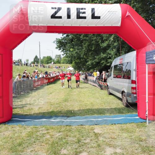 21.06.2025 - 27. Vierlanden-Triathlon MichiJ http://msf.ph/oto/8016145 15.06.2026 11:32:39 Ziel 487, 614 meine-sportfotos.de