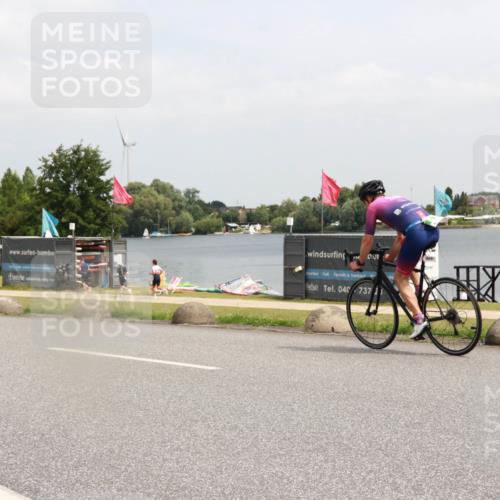 21.06.2025 - 27. Vierlanden-Triathlon H.Heesch http://msf.ph/oto/8016165 15.06.2025 12:04:29 Radfahren 725, 792, 901, 904, 954 meine-sportfotos.de