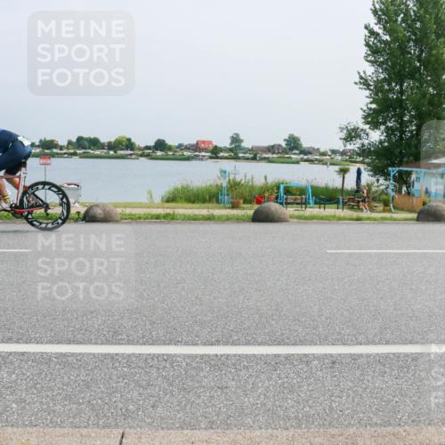 21.06.2025 - 27. Vierlanden-Triathlon H.Heesch http://msf.ph/oto/8016169 15.06.2025 11:56:06 Radfahren 832, 843 meine-sportfotos.de