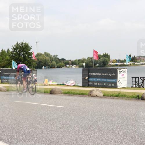 21.06.2025 - 27. Vierlanden-Triathlon H.Heesch http://msf.ph/oto/8016198 15.06.2025 12:04:29 Radfahren 725, 792, 901, 904, 954 meine-sportfotos.de