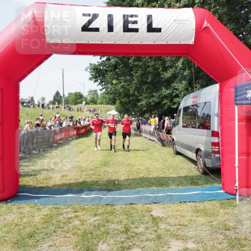 21.06.2025 - 27. Vierlanden-Triathlon MichiJ http://msf.ph/oto/8016207 15.06.2026 11:32:39 Ziel 487, 614 meine-sportfotos.de